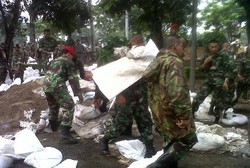 Balik ke Latuharhary, Jokowi Ingin Perbaikan Tanggul Jebol Cepat Beres