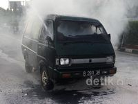 Mobil Suzuki Carry Terbakar di Bekasi