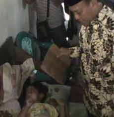 Bupati Janji Gratiskan Pengobatan Penderita Tumor Otak di Lamongan