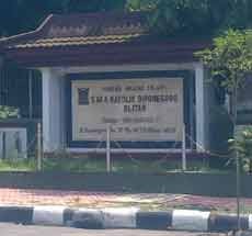 Tak Sediakan Guru Agama, Sekolah Favorit di Blitar Terancam Ditutup