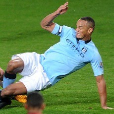 Mancini Peringatkan Kompany soal Tekel