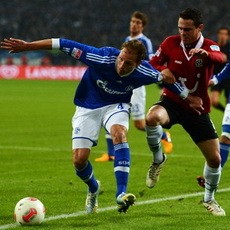 Sengit, Schalke Kalahkan Hannover 5-4