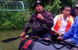 Jokowi Kembali Tinjau Evakuasi Banjir di Basement Plaza UOB