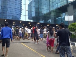 Basement Plaza UOB Dikuras, Seratusan Warga Protes & Nyaris Rusuh