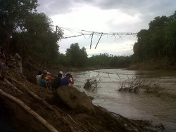 4 Penumpang Xenia Hilang Tercebur Sungai di Bone, Paranormal Dikerahkan