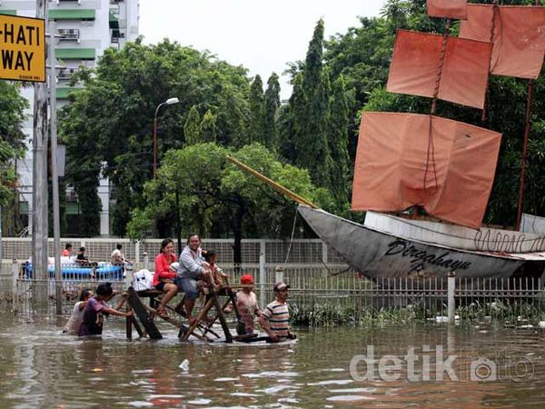 Suasana Hari Ketiga Banjir Pluit