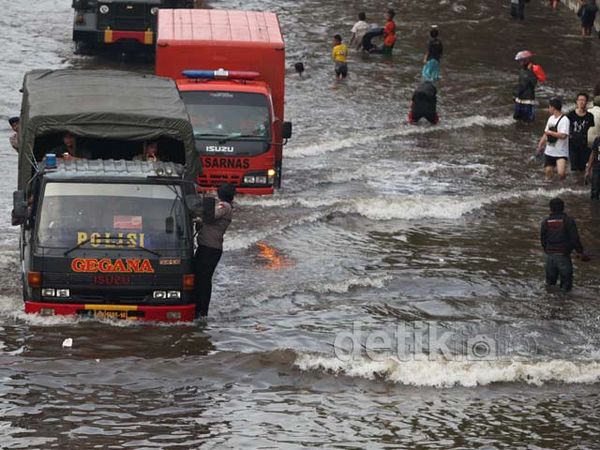 Jalan Jembatan Tiga Lumpuh