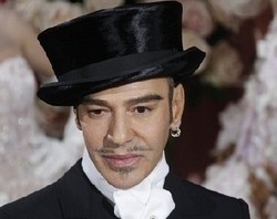  John Galliano Jadi Desainer Rumah Mode Oscar De La Renta?