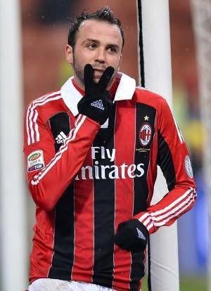 Dua Gol Pazzini Menangkan Milan
