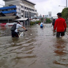 Ormas dan LSM Berlomba-lomba Bantu Korban Banjir di Jakarta