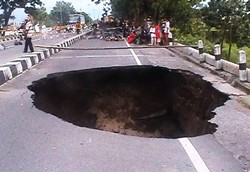 Jalan Lingkar Selatan Yogya Amblas 15 Meter, Pengendara Sepeda Tewas