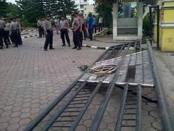 Puluhan Orang Mengamuk di Kantor Wali Kota Medan