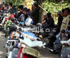 Jalur KRL Ditutup, Tukang Ojek Manggarai Jual Mahal