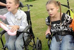 Penyakit Langka Sebabkan Kematian Kakak Beradik Ini