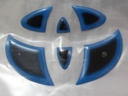 Lagi Ngetren, Emblem Toyota Hybrid Cuma Rp 150 Ribu