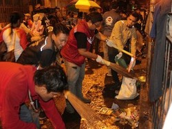 Scoodenttial Bersih-bersih di Lokasi Banjir