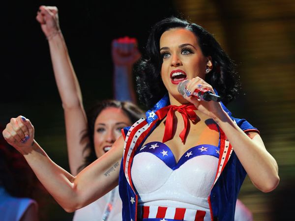 Bergaya Patriot, Katy Perry Makin Seksi