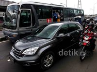 TransJ Mogok di Flyover Senen