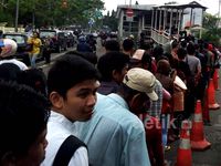 KRL Belum Normal, Penumpang Manggarai Menumpuk