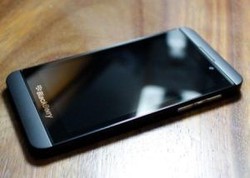 4 Prediksi Spesifikasi BlackBerry Z10