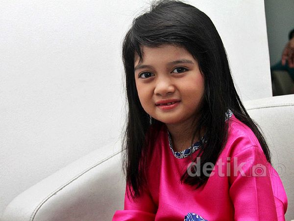 Imutnya Afiqah Berbaju Pink