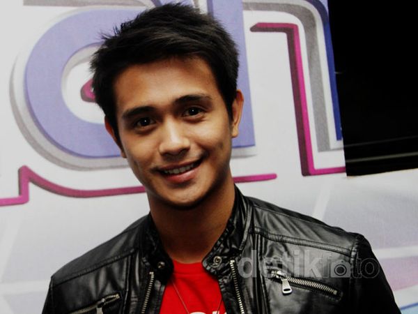 Senyuman Si Ganteng Ajun Perwira