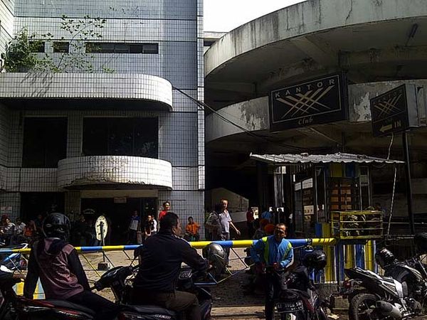 Dihalangi Polsuska, Pertokoan Semut Indah Lumpuh