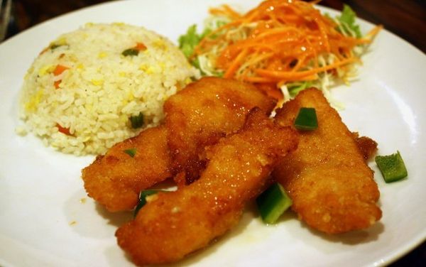 Menyantap Chicken Lemon di Dago Bandung Menyantap Chicken Lemon di Dago Bandung