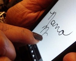 Kuku Palsu High-Tech, Bisa untuk Menulis di Smartphone Layar Sentuh