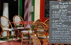 Bukti Sertifikasi Halal Seharusnya Diletakkan di Depan Restoran