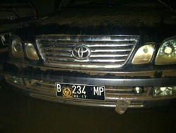 Mobil Berlogo DPRD di Basement 2 Plaza UOB Milik Anggota DPRD DKI