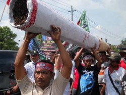 Ribuan Petani Tembakau Demo, Jalan Yogya-Solo Macet