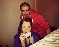 Pamer Foto di Kamar Hotel, Lindsay Lohan & Personel The Wanted Pacaran?