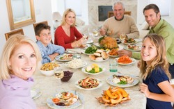 Empat Kali Seminggu Makan Bersama Keluarga Cegah Obesitas Remaja