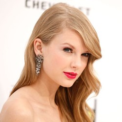 5 Kostum Unik Taylor Swift di Atas Panggung