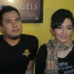 Kunjungi Korban Banjir, Indah Sari & Saipul Jamil Ditanya Soal Nikah