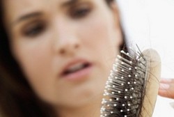 Rambut Anda Rontok? Mungkin Ini Penyebabnya