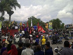 Pemakzulan Aceng Dikabulkan MA, Massa Siap Turun Sentil Moral Pejabat