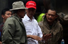 Hujan Lebat Masih akan Terjadi, Jokowi Evaluasi Pemerataan Logistik