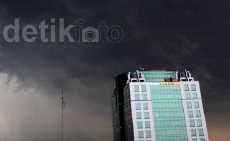 Jakarta Hujan Deras, Genangan Muncul dan Lalin Tersendat