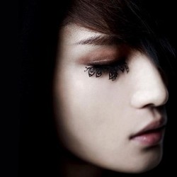 Saat Idola KPop Pria Tampil Tanpa Make Up