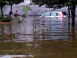 Adira Terima Banyak Klaim Asuransi Mobil yang Kena Banjir