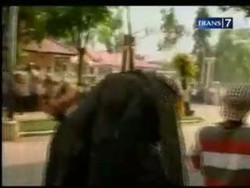 Warga Serang Kantor Polisi