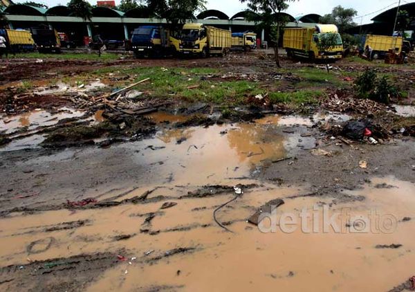 Pangkalan Truk Pasar Kramatjati Memprihatinkan