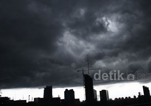 Awan Hitam Selimut Ibukota