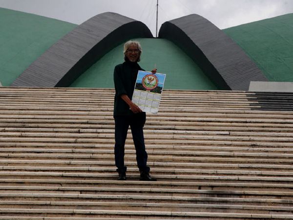 Yok Koeswoyo Beraksi di Gedung DPR