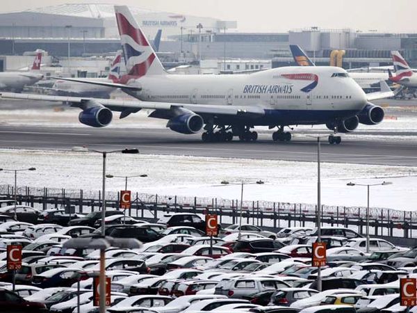 Salju Ganggu Penerbangan di Eropa