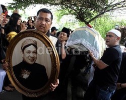 Shahnaz Haque: Ramli Fight Penyakitnya, Tapi Siap Jika Harus Berpulang 