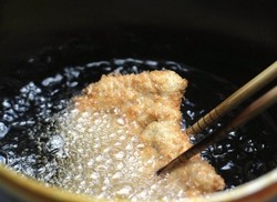 Menggoreng Daging Berlapisan Adonan