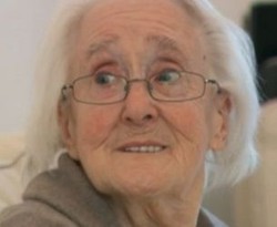 Ayo, Siapa Berani Main GTA IV Lawan Nenek 85 Tahun?